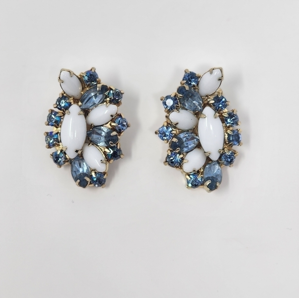 VINTAGE BLUE AND WHITE RINESTONE EARINGS